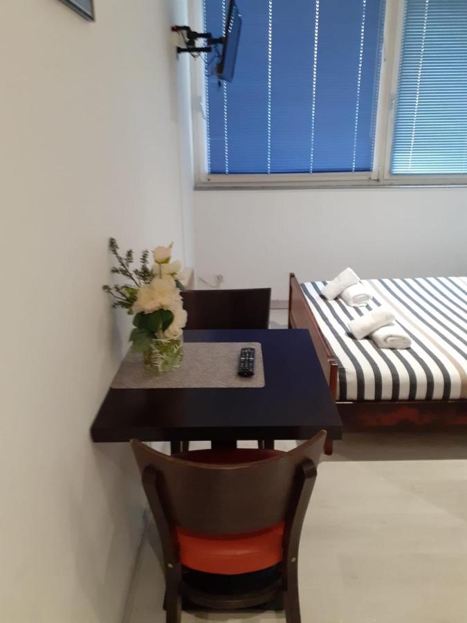 Paris Par Trains, Area, Studios Avec Salle De Bain Et Kitchenette Privees, Ou, Chambres Avec Salles Bain Et Cuisines Communes Persan Exteriör bild
