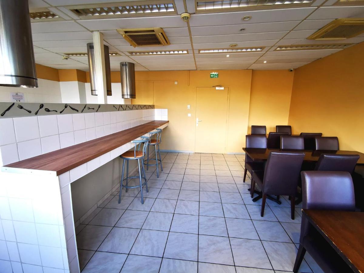 Paris Par Trains, Area, Studios Avec Salle De Bain Et Kitchenette Privees, Ou, Chambres Avec Salles Bain Et Cuisines Communes Persan Exteriör bild