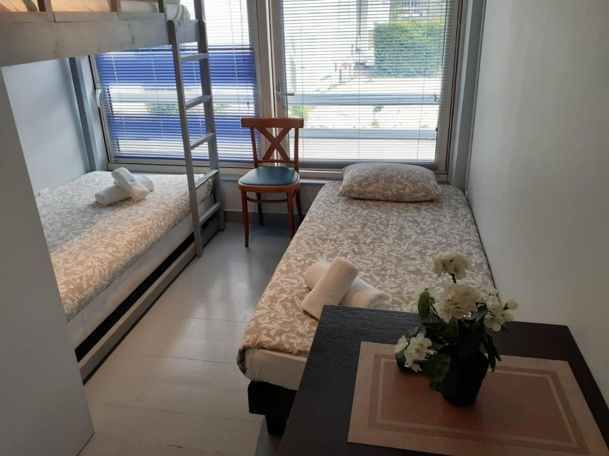 Paris Par Trains, Area, Studios Avec Salle De Bain Et Kitchenette Privees, Ou, Chambres Avec Salles Bain Et Cuisines Communes Persan Exteriör bild