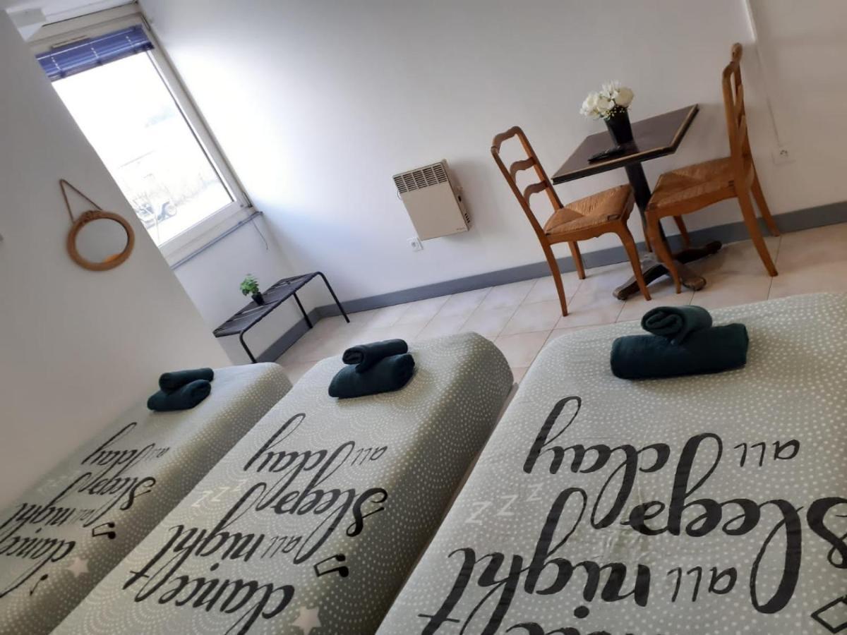 Paris Par Trains, Area, Studios Avec Salle De Bain Et Kitchenette Privees, Ou, Chambres Avec Salles Bain Et Cuisines Communes Persan Exteriör bild