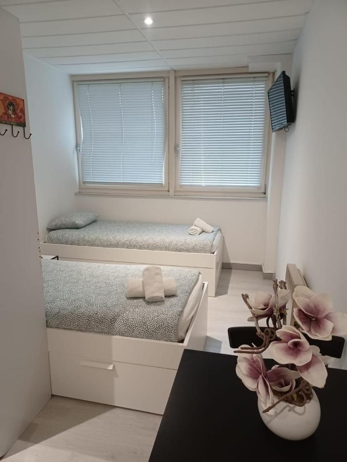 Paris Par Trains, Area, Studios Avec Salle De Bain Et Kitchenette Privees, Ou, Chambres Avec Salles Bain Et Cuisines Communes Persan Exteriör bild