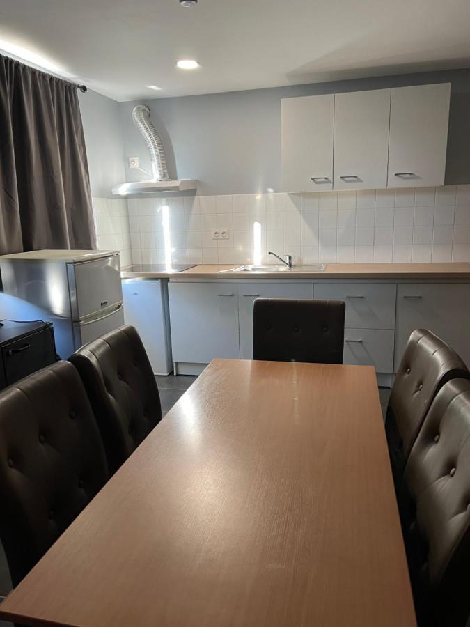 Paris Par Trains, Area, Studios Avec Salle De Bain Et Kitchenette Privees, Ou, Chambres Avec Salles Bain Et Cuisines Communes Persan Exteriör bild
