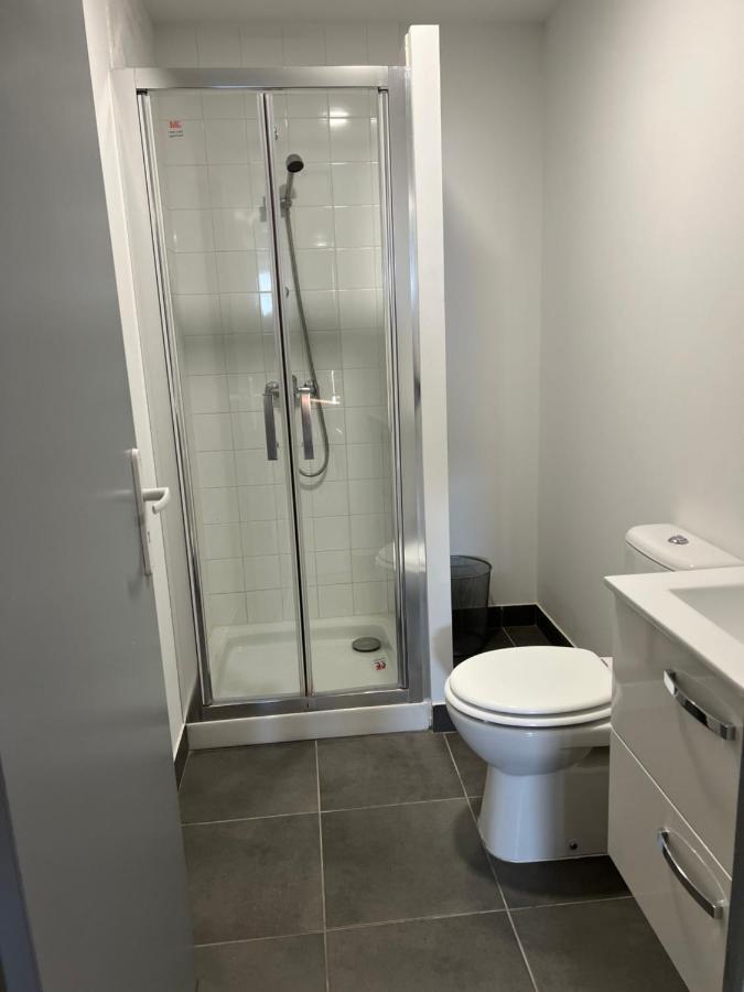 Paris Par Trains, Area, Studios Avec Salle De Bain Et Kitchenette Privees, Ou, Chambres Avec Salles Bain Et Cuisines Communes Persan Exteriör bild